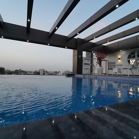 Rockland Hotel, C.R Park New Delhi Exterior foto