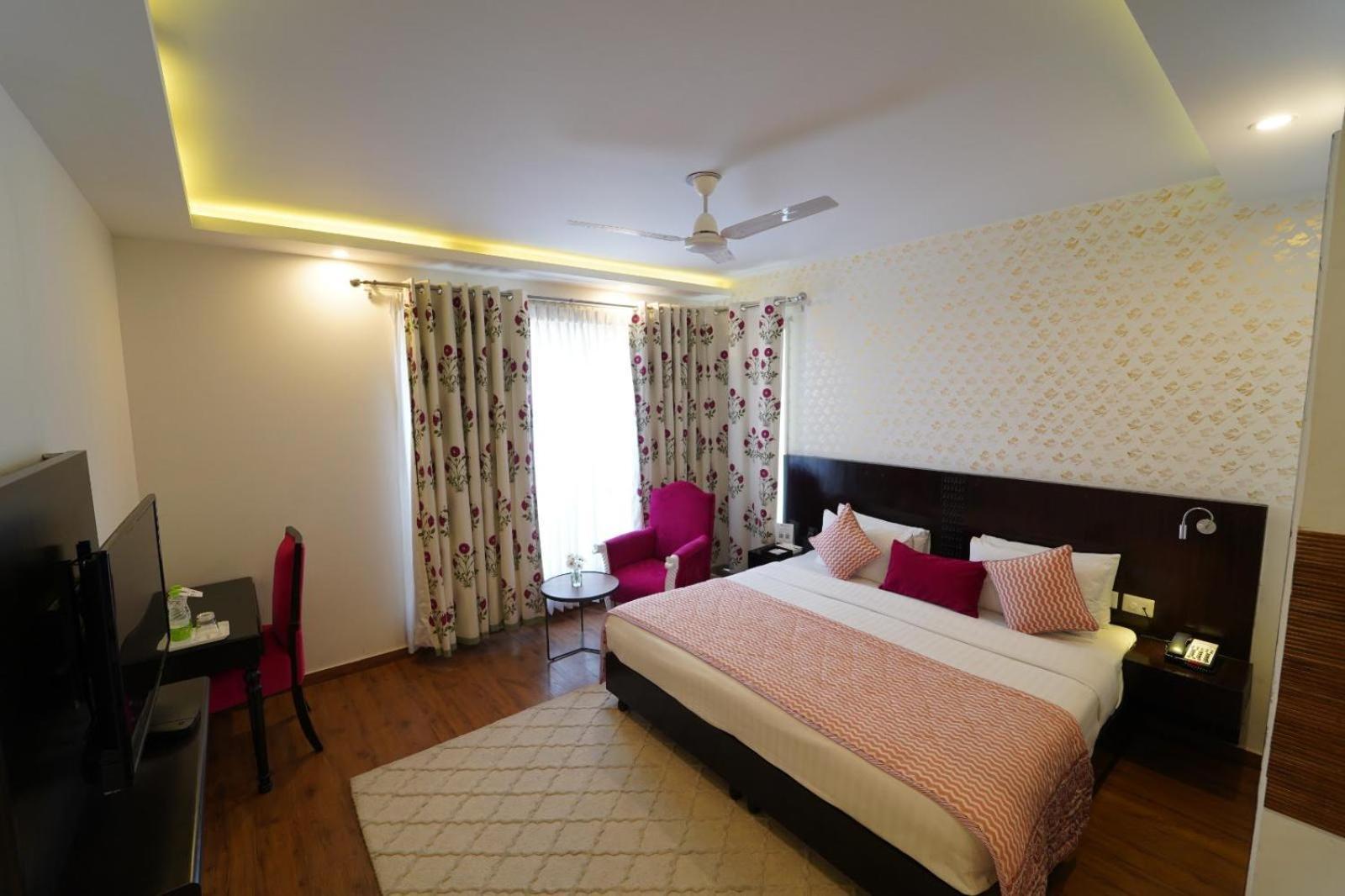 Rockland Hotel, C.R Park New Delhi Exterior foto