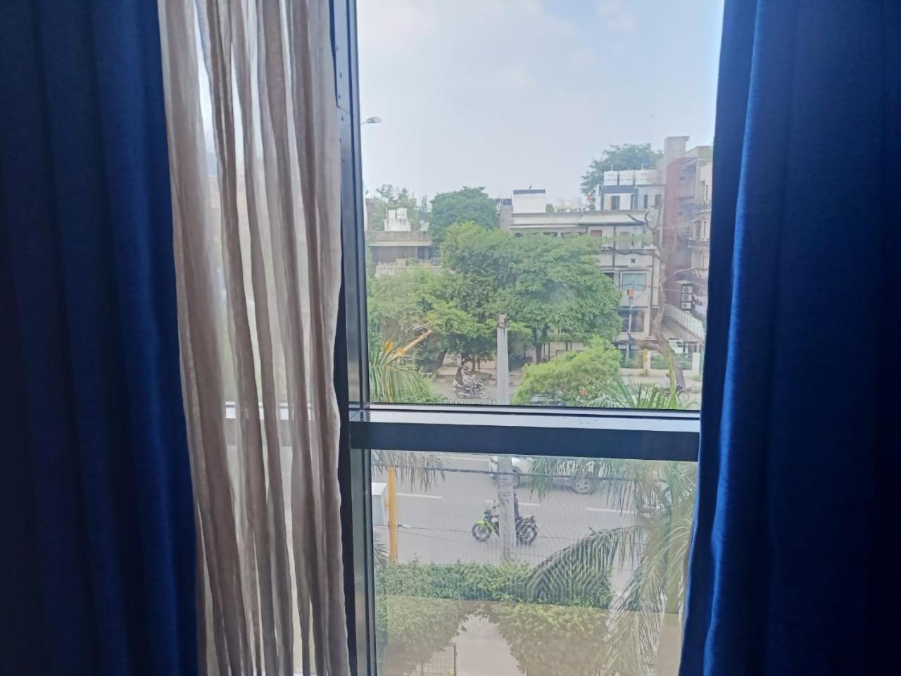 Rockland Hotel, C.R Park New Delhi Exterior foto