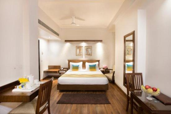 Rockland Hotel, C.R Park New Delhi Exterior foto