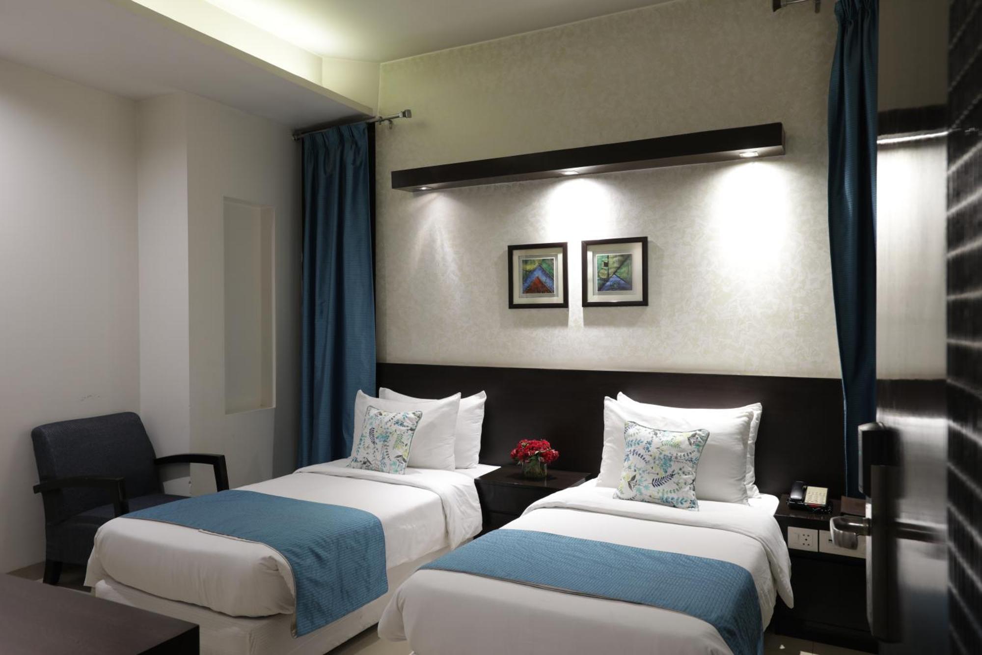 Rockland Hotel, C.R Park New Delhi Exterior foto