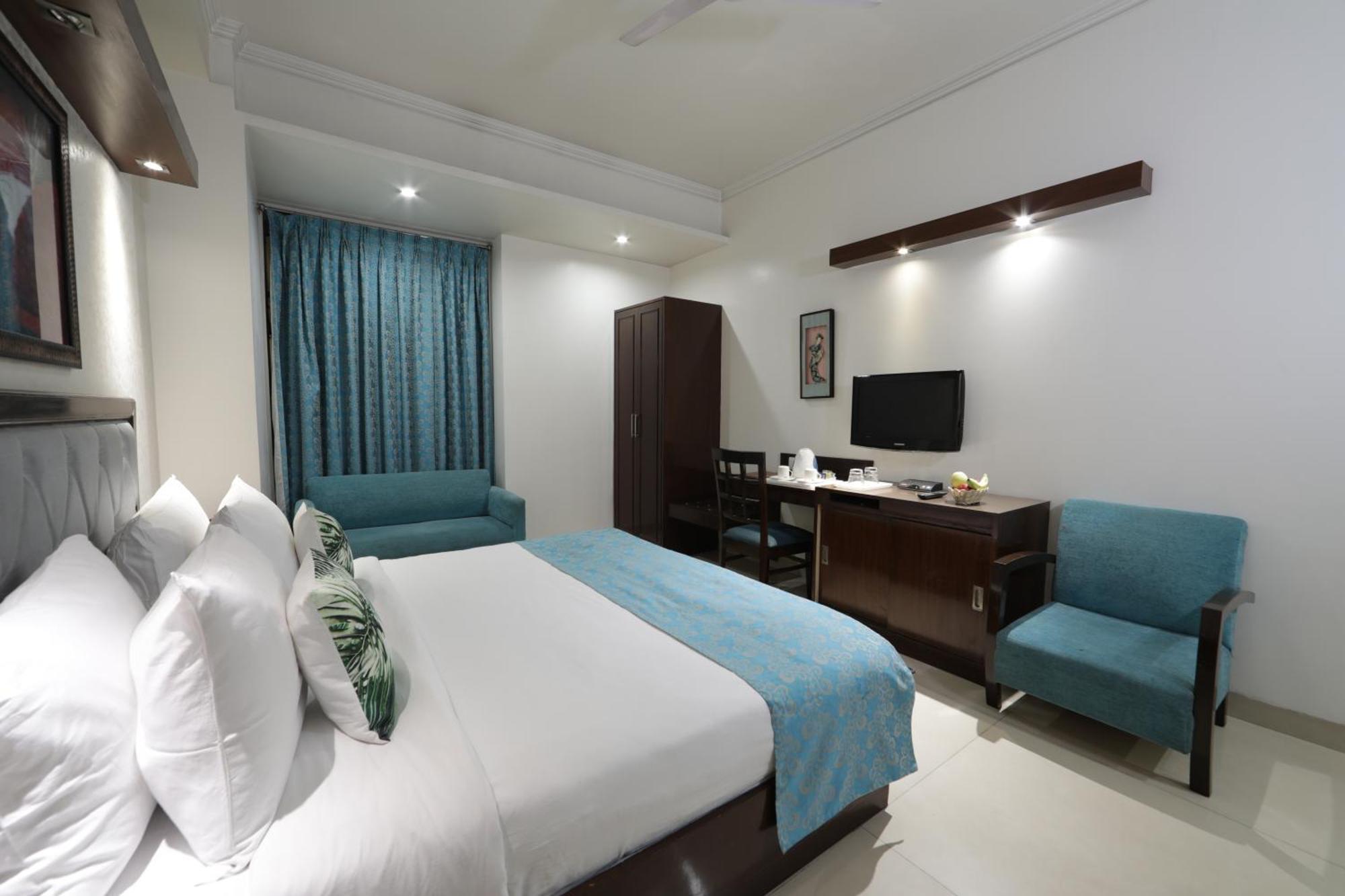 Rockland Hotel, C.R Park New Delhi Exterior foto