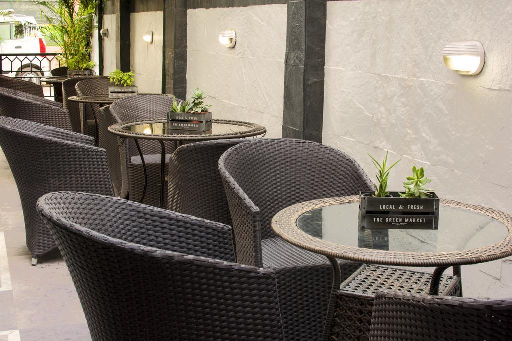 Rockland Hotel, C.R Park New Delhi Exterior foto