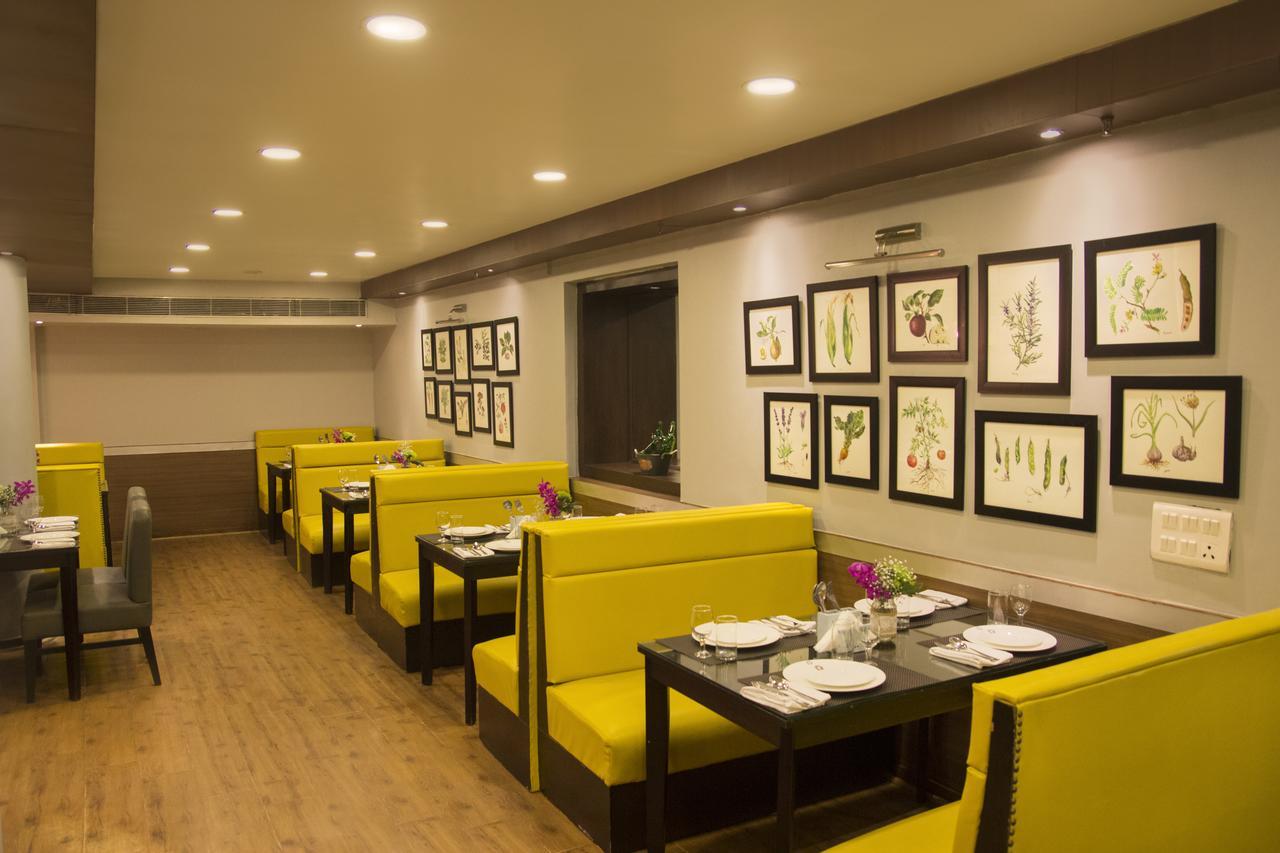 Rockland Hotel, C.R Park New Delhi Exterior foto