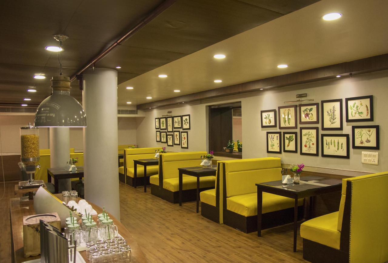 Rockland Hotel, C.R Park New Delhi Exterior foto