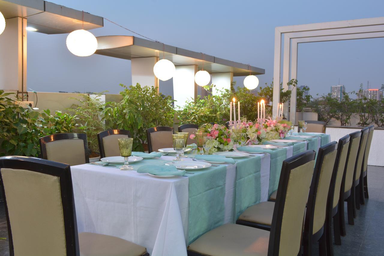 Rockland Hotel, C.R Park New Delhi Exterior foto