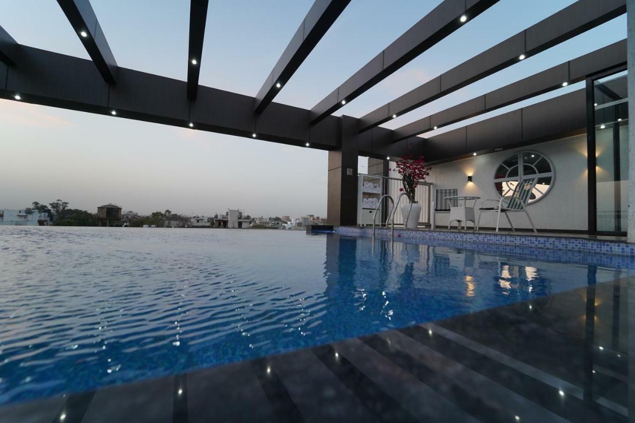 Rockland Hotel, C.R Park New Delhi Exterior foto
