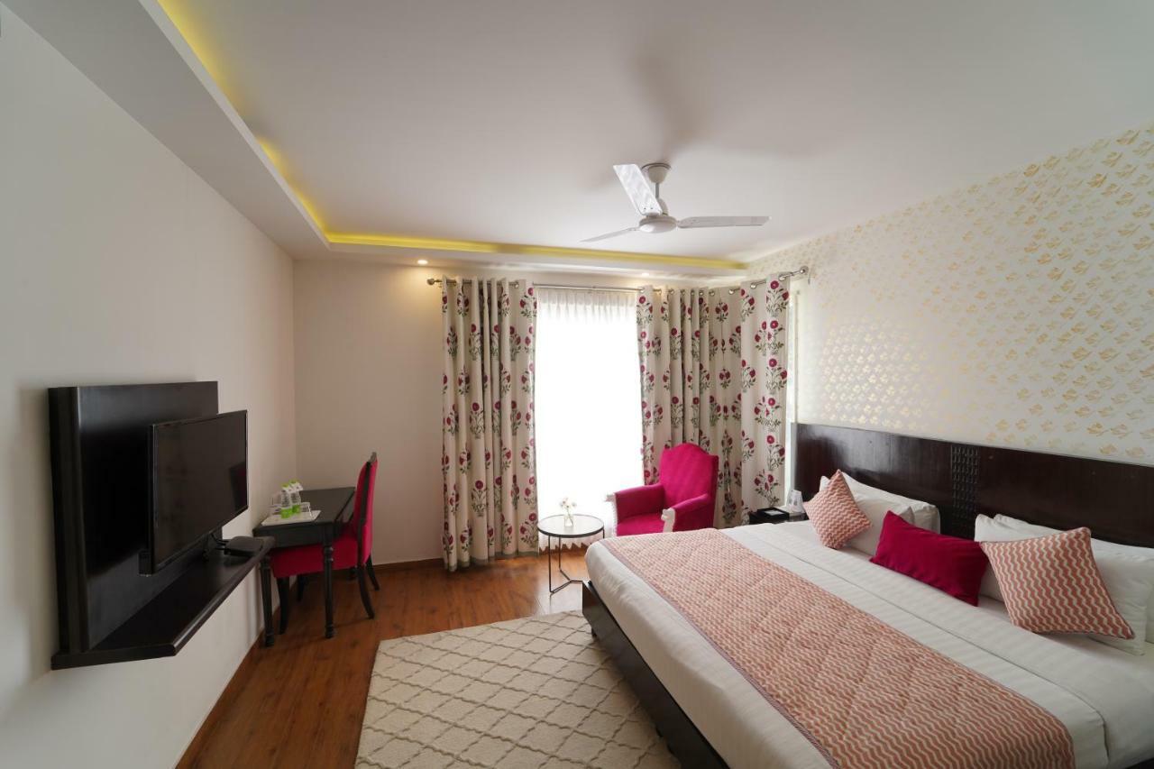 Rockland Hotel, C.R Park New Delhi Exterior foto