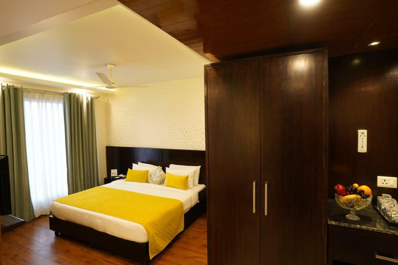 Rockland Hotel, C.R Park New Delhi Exterior foto