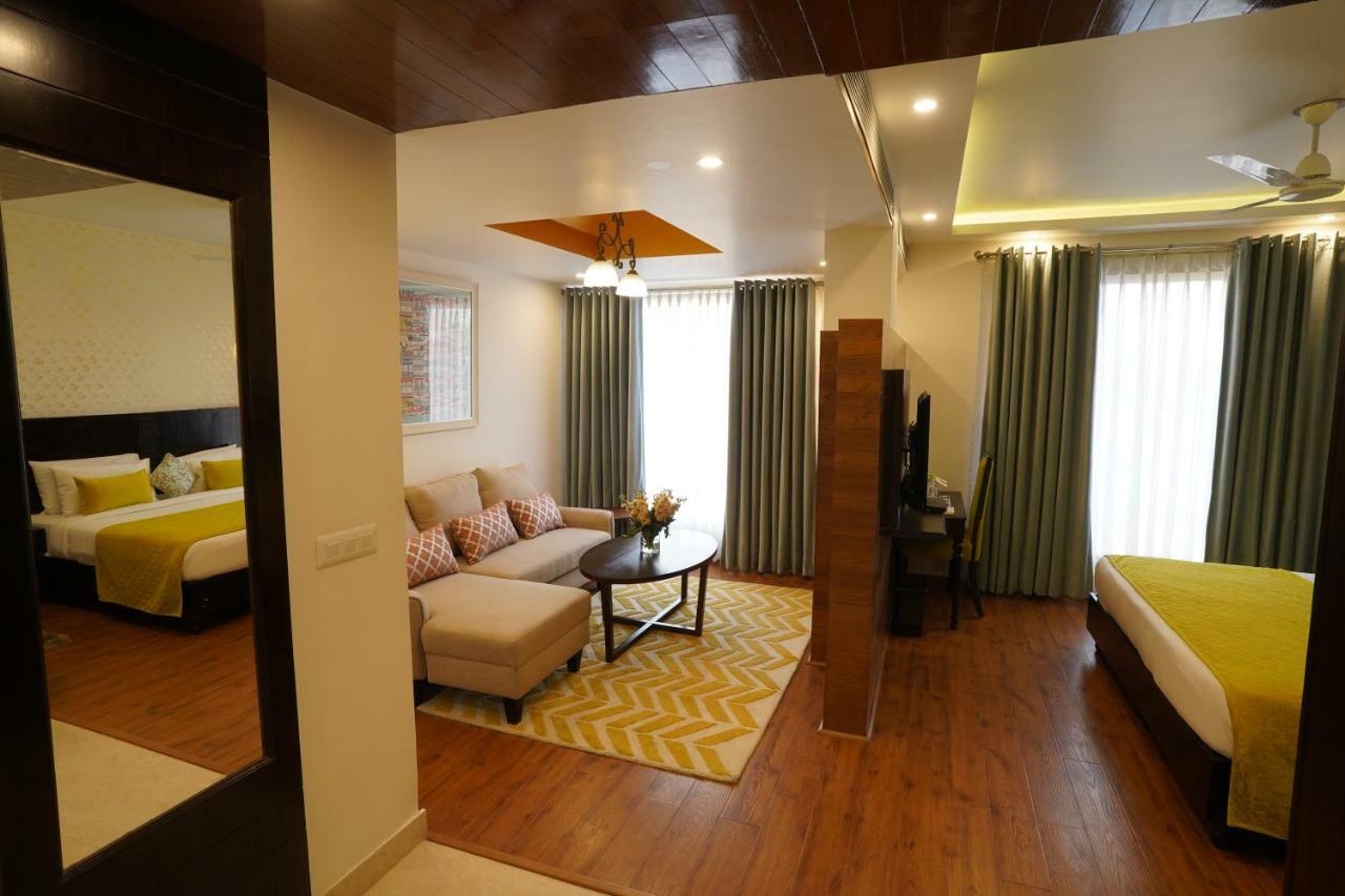 Rockland Hotel, C.R Park New Delhi Exterior foto