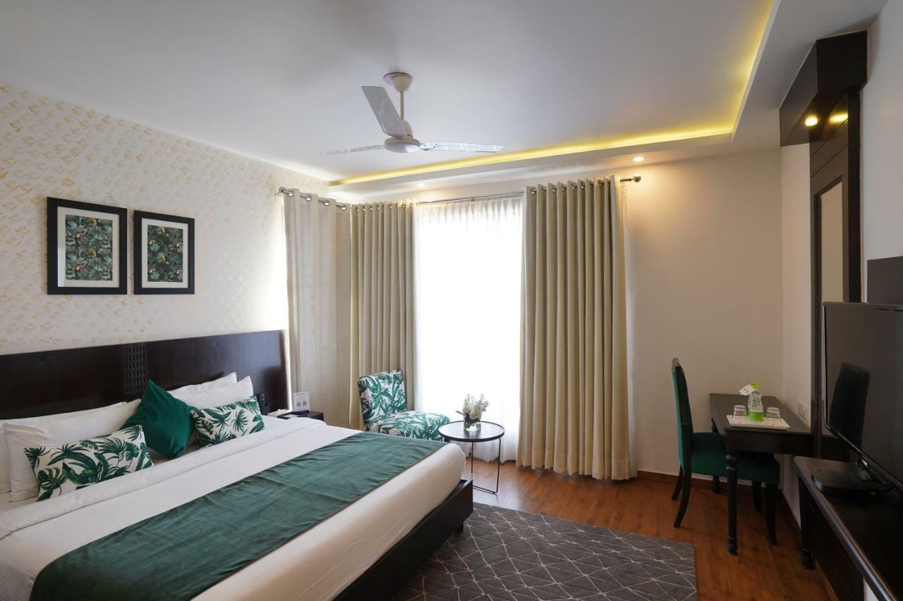 Rockland Hotel, C.R Park New Delhi Exterior foto