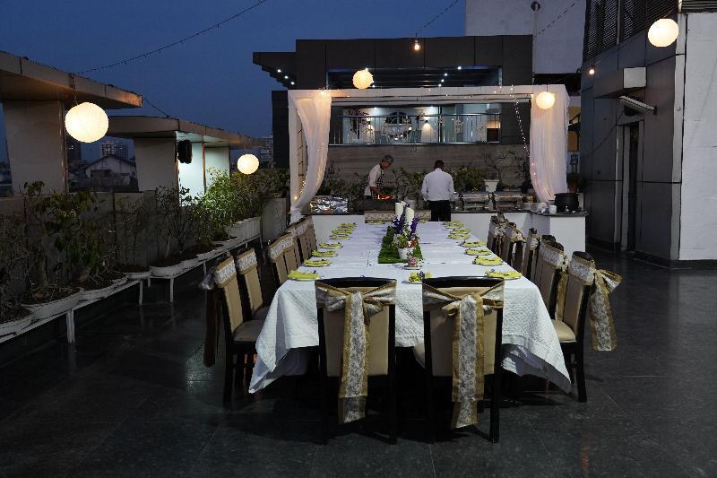 Rockland Hotel, C.R Park New Delhi Exterior foto